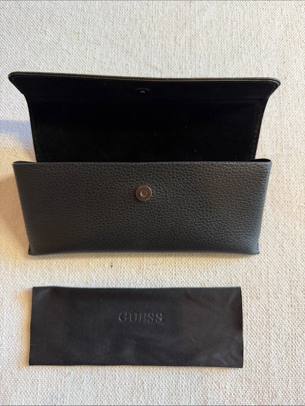GUESS Black Faux Pebbled Leather Sunglasses Case NWOT